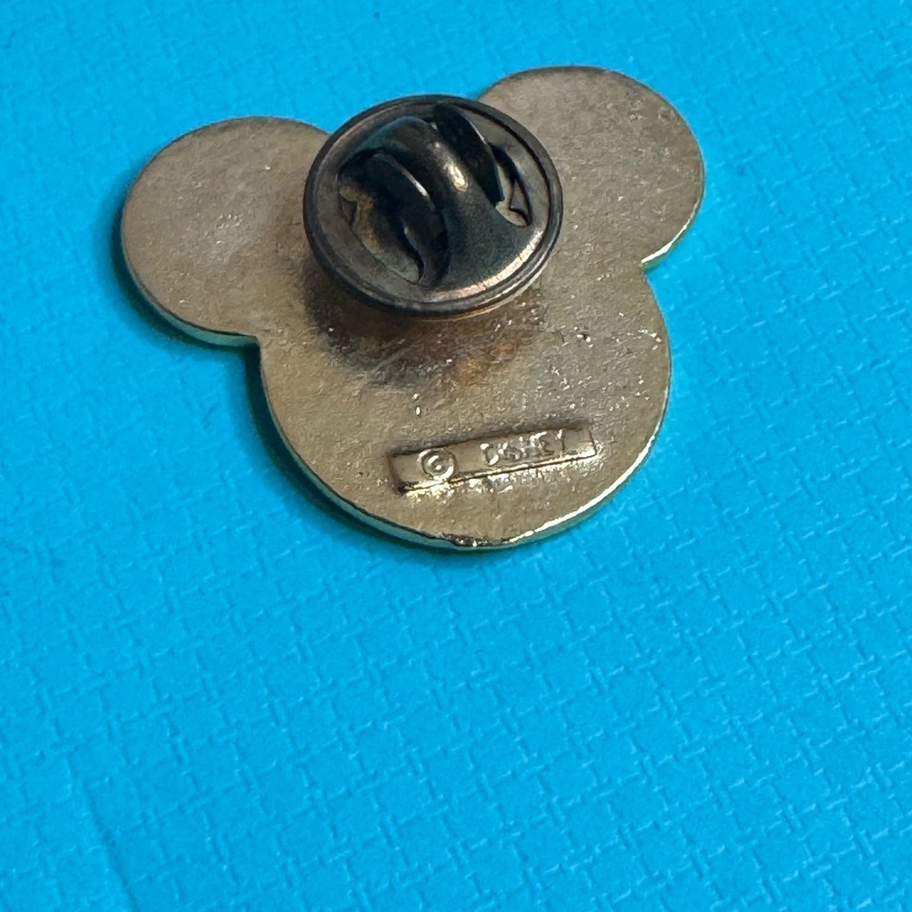 Mickey Mouse Disney American Flag Patriotic Pin - Picture 5 of 7
